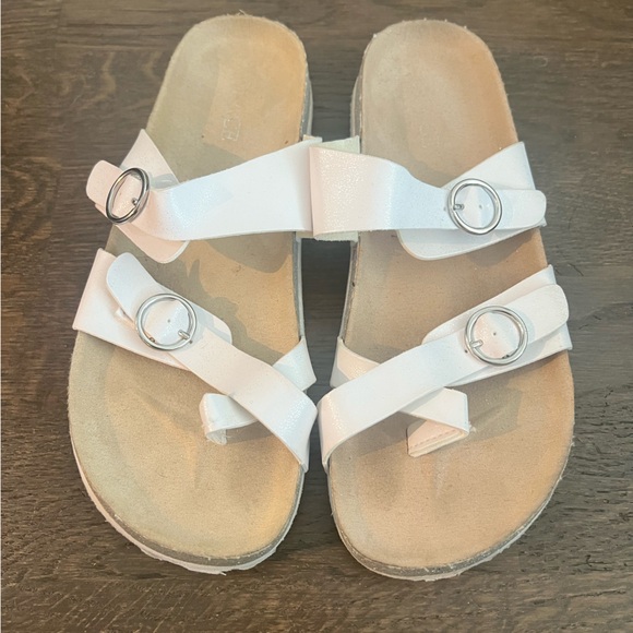 Children’s Place Sandals - Picture 1 of 4